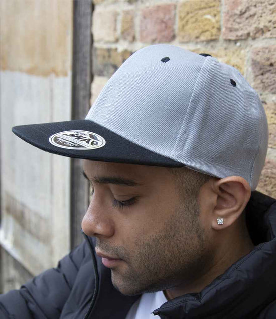RC082 Heather Grey/Black Model